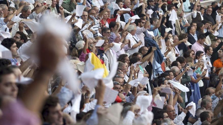 Los festejos y los espectadores han caído un tercio en tres años