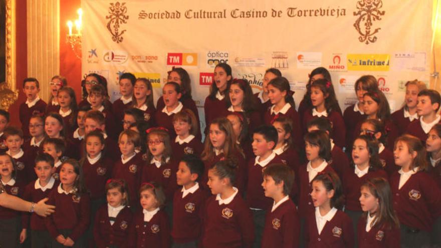 Actuación del Coro del Colegio Cuba en la Sociedad Casino de Torrevieja