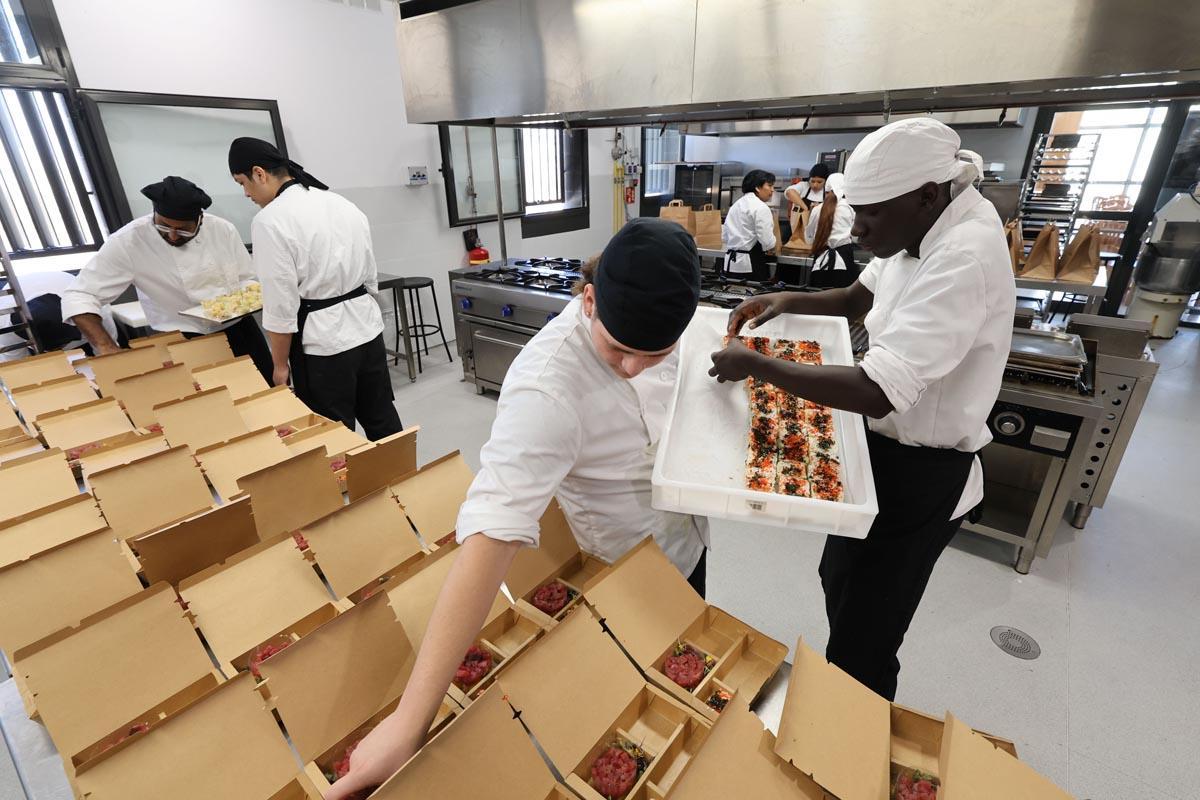 Todas las imágenes del taller de cocina en el IES Macabich de Ibiza