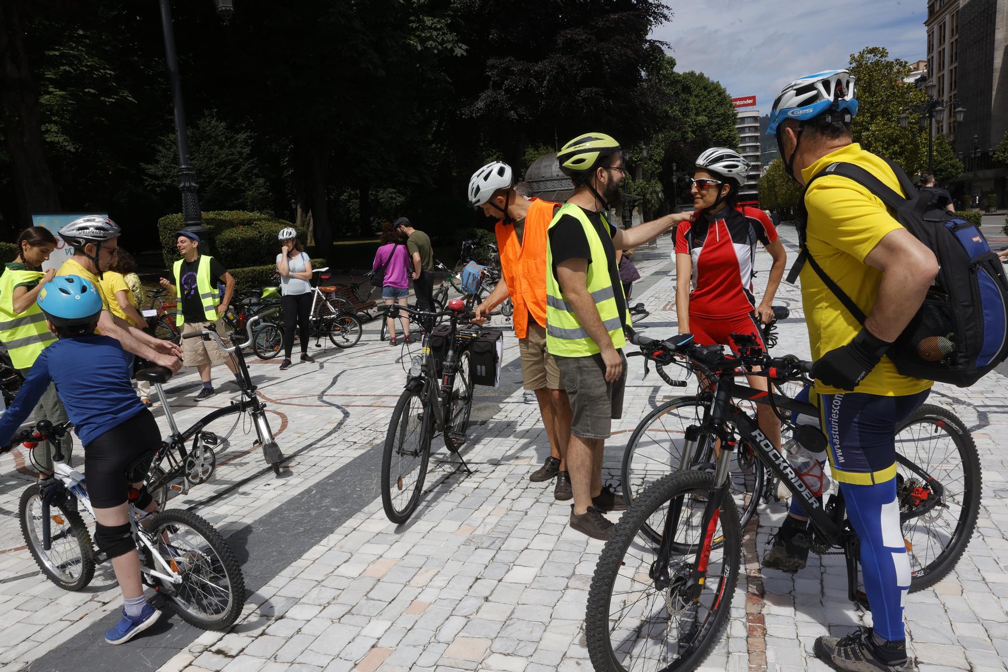 En imágenes: así fue la marcha cicloturista en Oviedo para pedir carriles bici