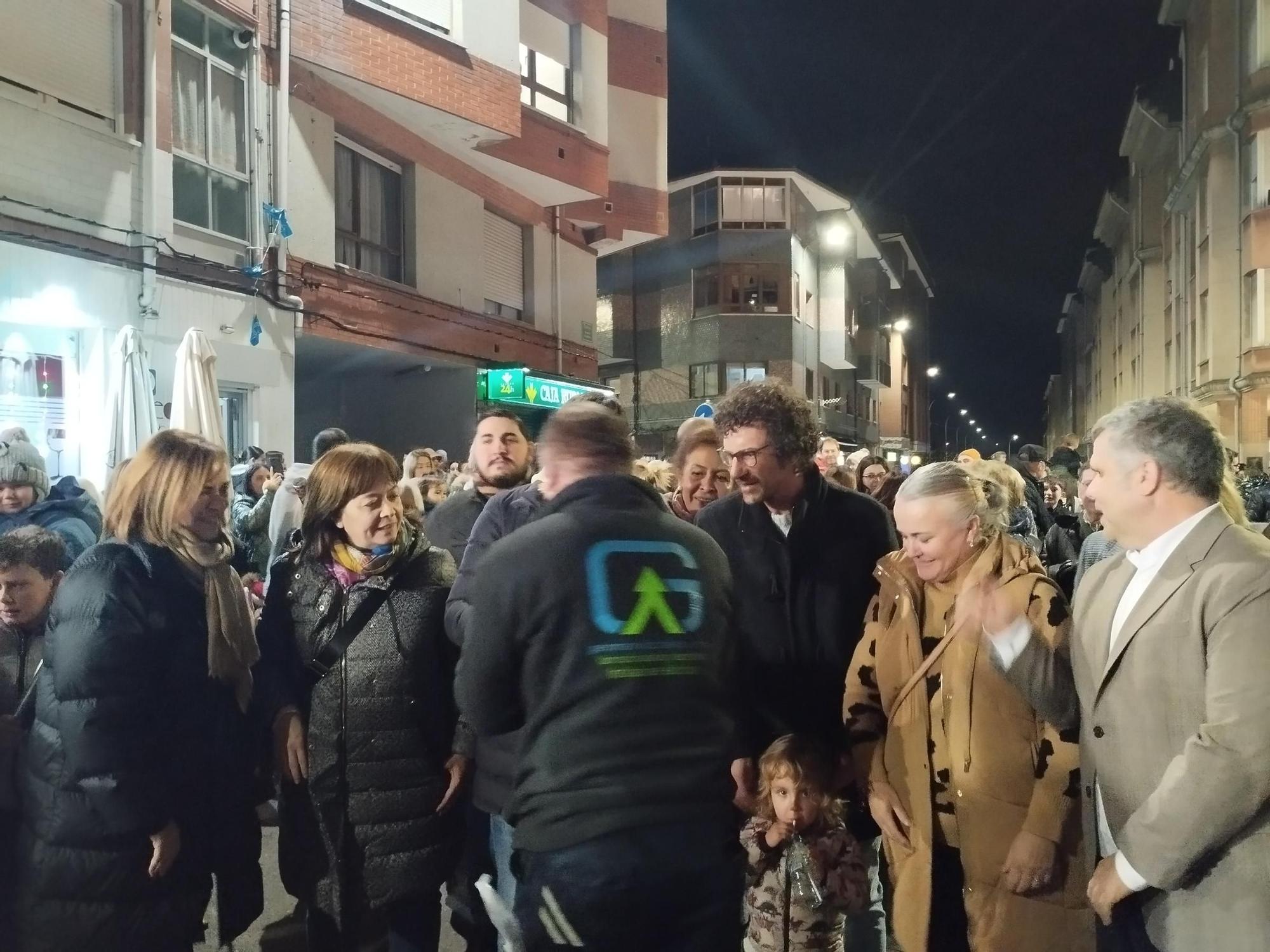 El divertido encendido del alumbrado navideño en Llanera, en imágenes