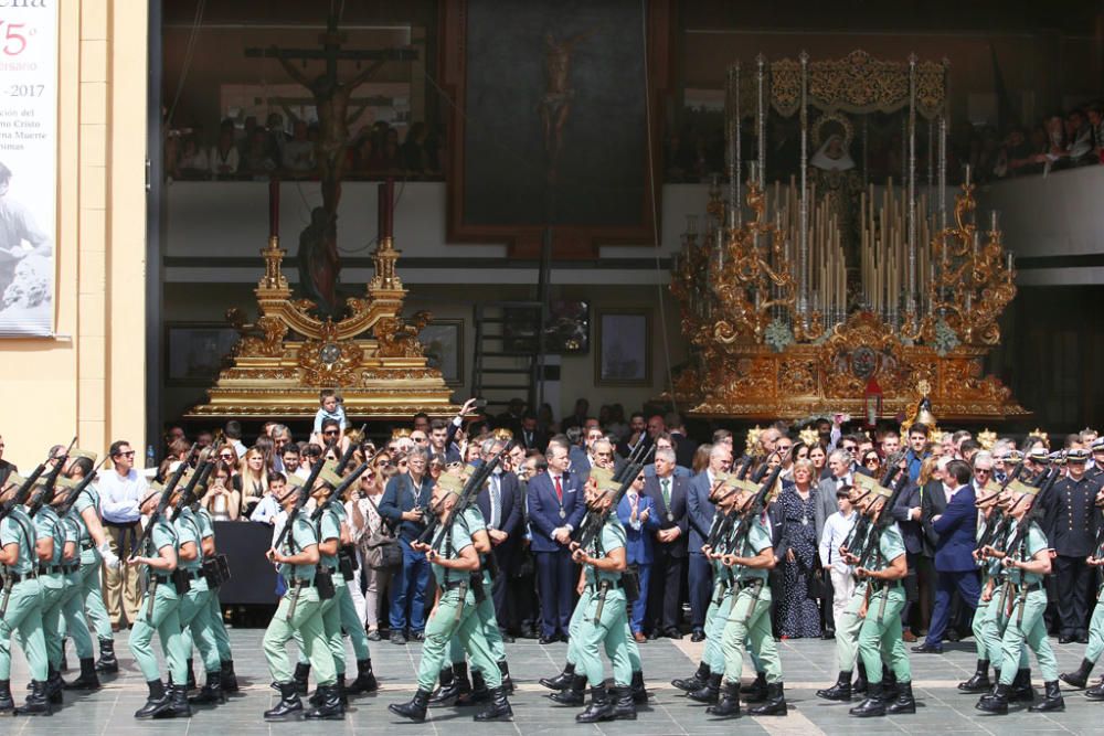 El traslado del Cristo de la Buena Muerte a cargo de la Legión volvió a congregar a numeroso público en la explanada de Santo Domingo