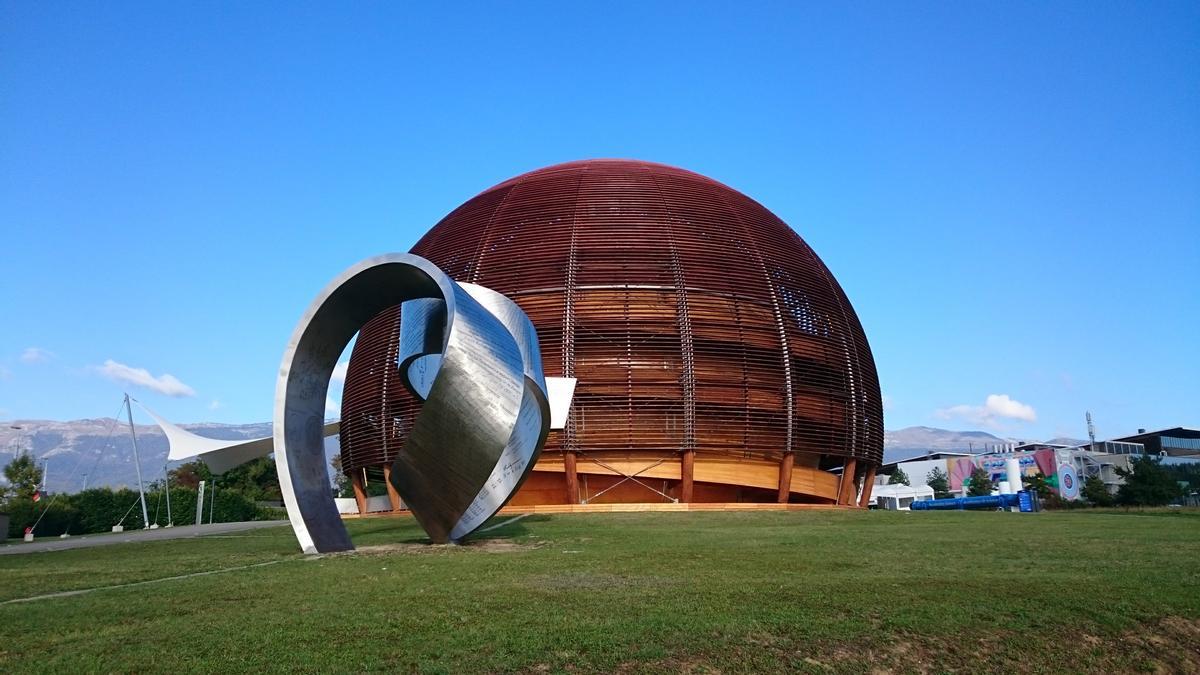 Globo de Ciencia e Innovación en el CERN.