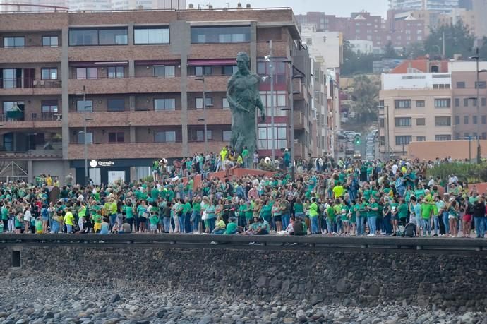 23-08-2019 LAS PALMAS DE GRAN CANARIA. Cadena humana en el paseo de Las Canteras contra el incendio  | 23/08/2019 | Fotógrafo: Andrés Cruz