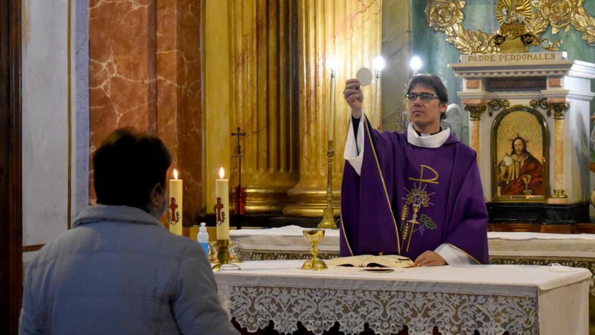 Bordignon durant una missa a Castelló. | JAVIER ORTÍ