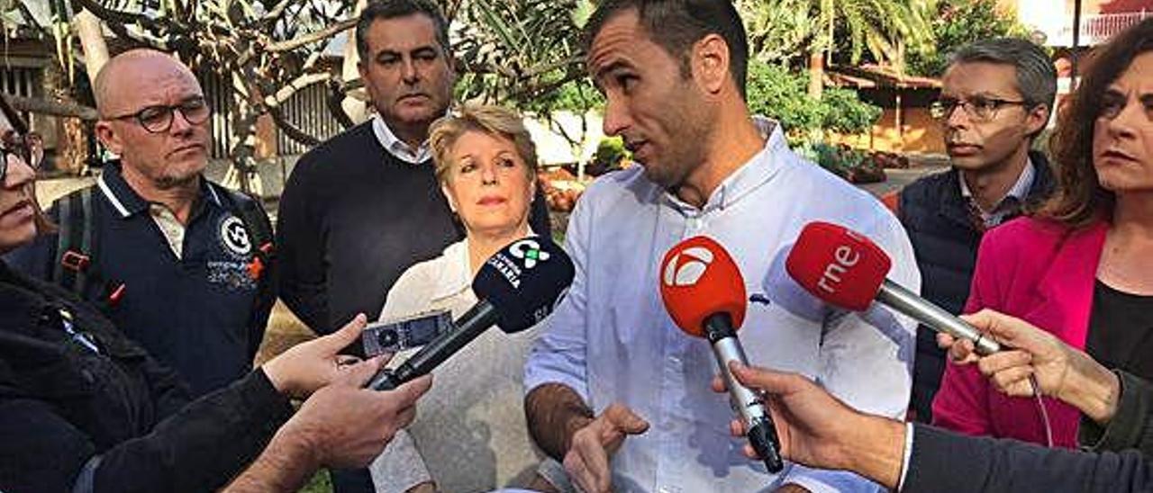 De izquierda a derecha, José Miguel Álamo, Ignacio Guerra, Carmen Guerra, Ángel Sabroso, Gustavo Sánchez y Rosa Viera, ayer, en la rueda de prensa.