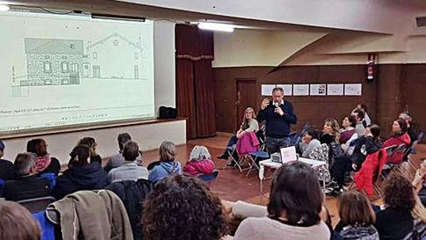 La presentació del projecte de remodelació al mateix teatre d&#039;Alp