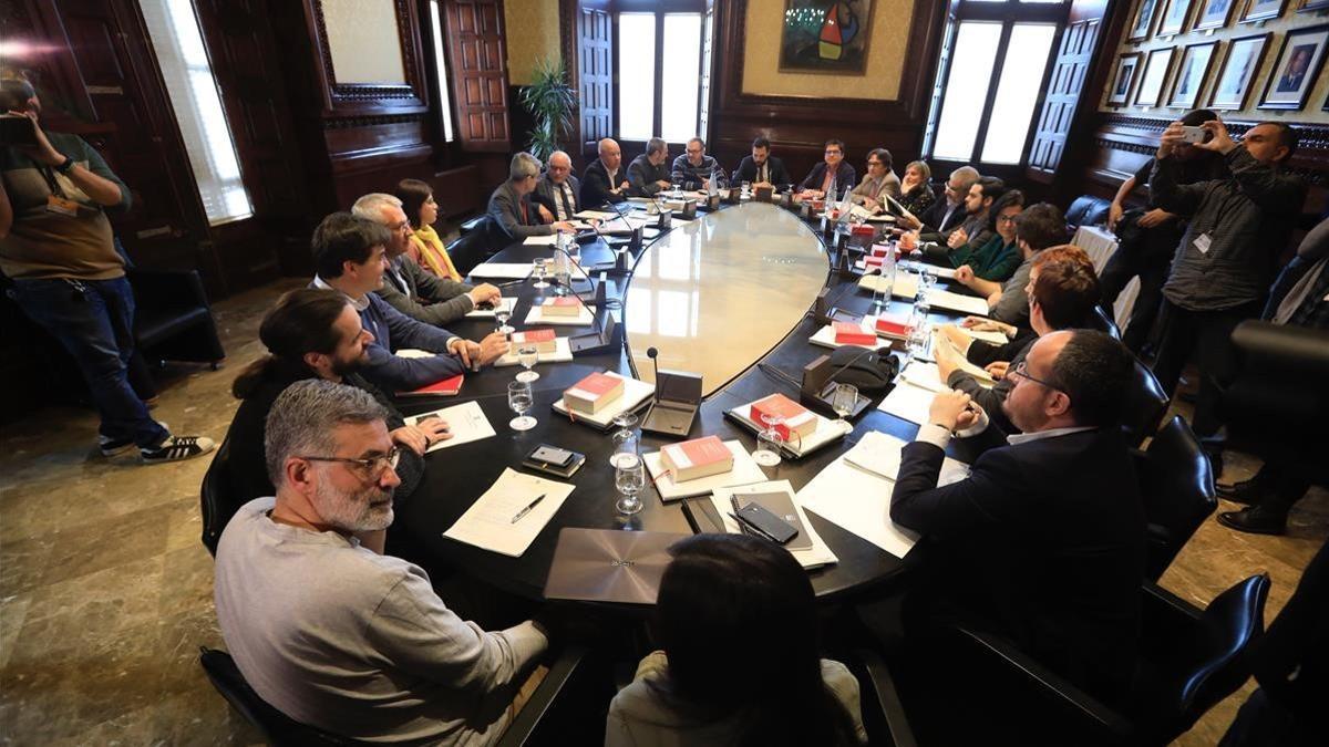 Reunión de la Mesa del Parlament, presidida por Roger Torrent.