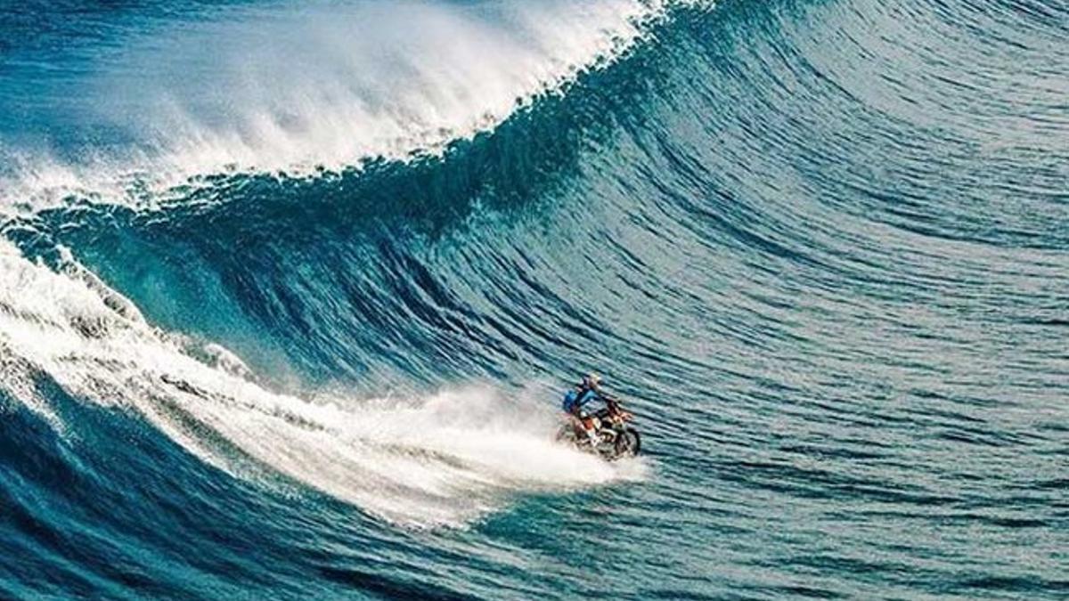 Robbie Maddison cabalga Teahupo'o