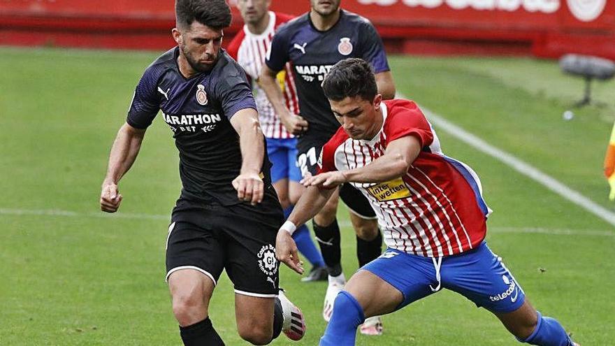 Calavera mira d&#039;evitar l&#039;internada d&#039;un jugador de l&#039;Sporting en el partit al Molinón.