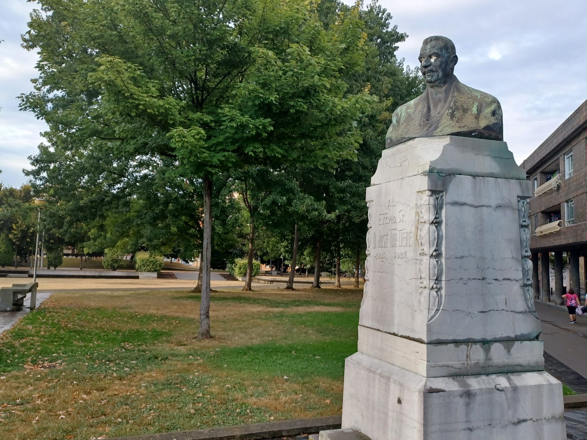 Busto de José Tartiere, en Lugones