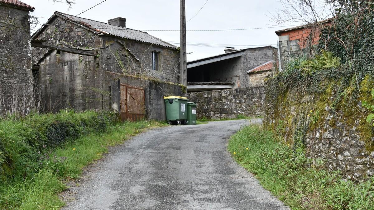 Una de las pistas interiores de la aldea de Vilaverde, en Ames, que se va a acondicionar