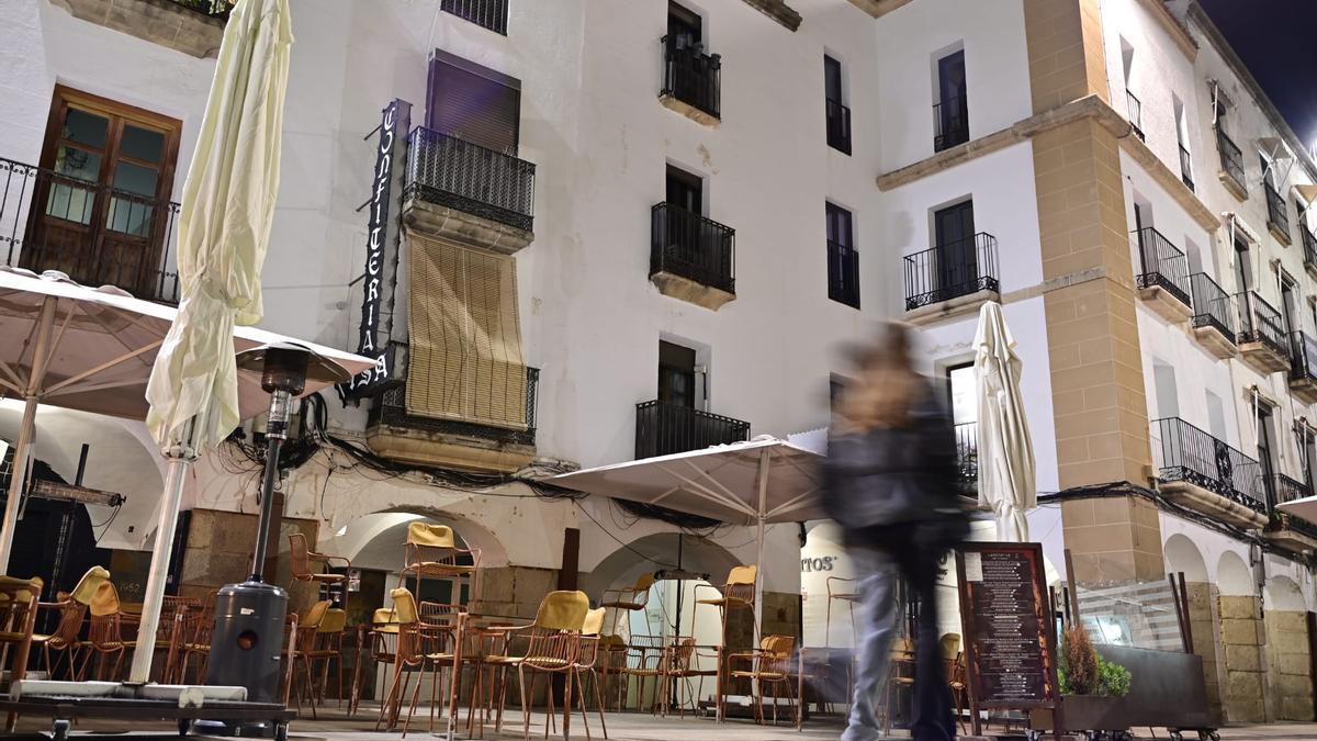 El edificio completo que está a la venta en la plaza Mayor de Cáceres.
