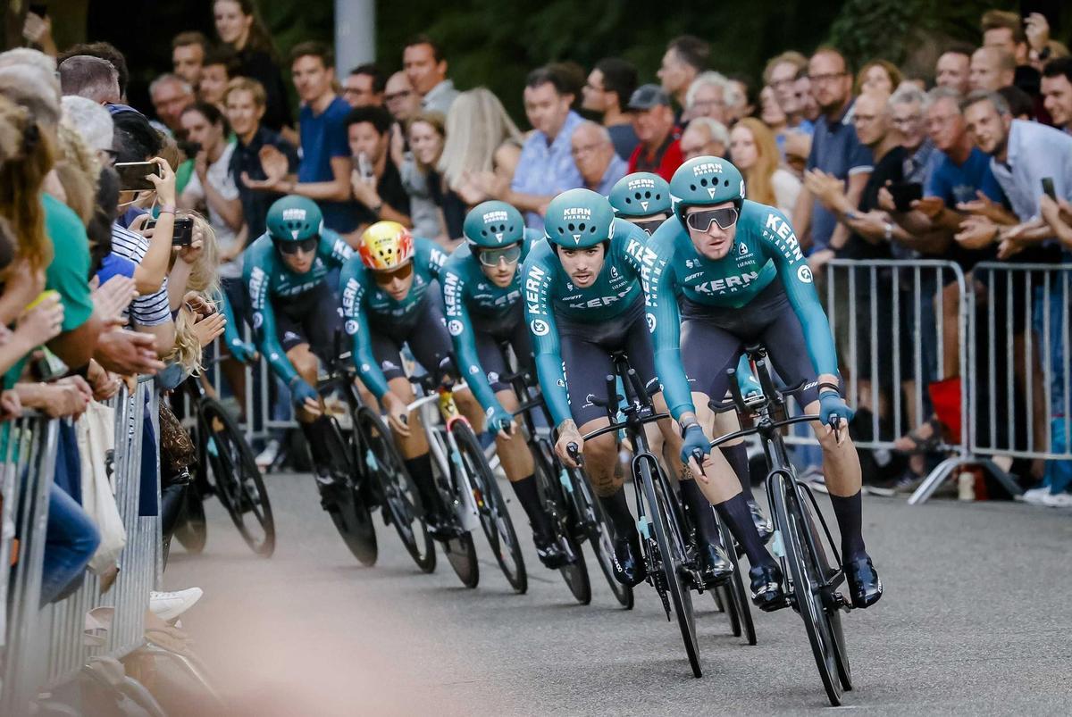 Utrecht (Netherlands), 19/08/2022.- Team Equipo Kern Pharma in action during the first stage of the 77th La Vuelta cycling race, a team time trial over 23.3km in Utrecht, the Netherlands, 19 August 2022. (Ciclismo, Países Bajos; Holanda) EFE/EPA/Sem van der Wal