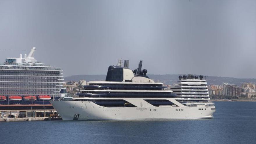 El superyate de Four Seasons atraca en Palma con 95 suites de ultralujo