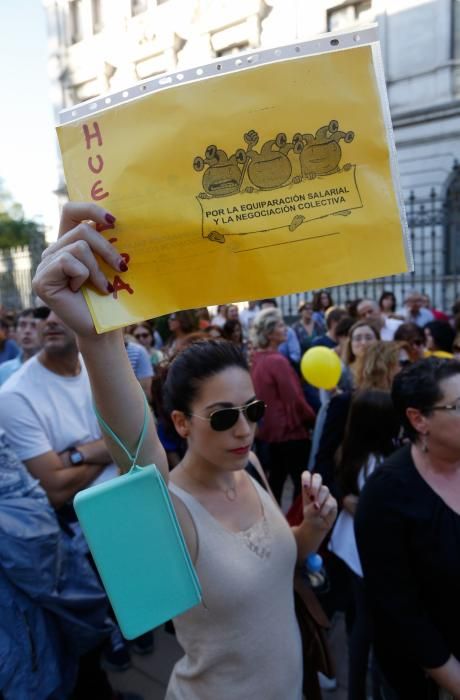 Los funcionarios de justicia se manifiestan en Oviedo tras rechazar la oferta del Principado