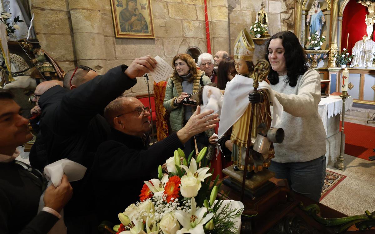 Gaitas, furanchos y furor religioso: San Blas triunfa en Bembrive