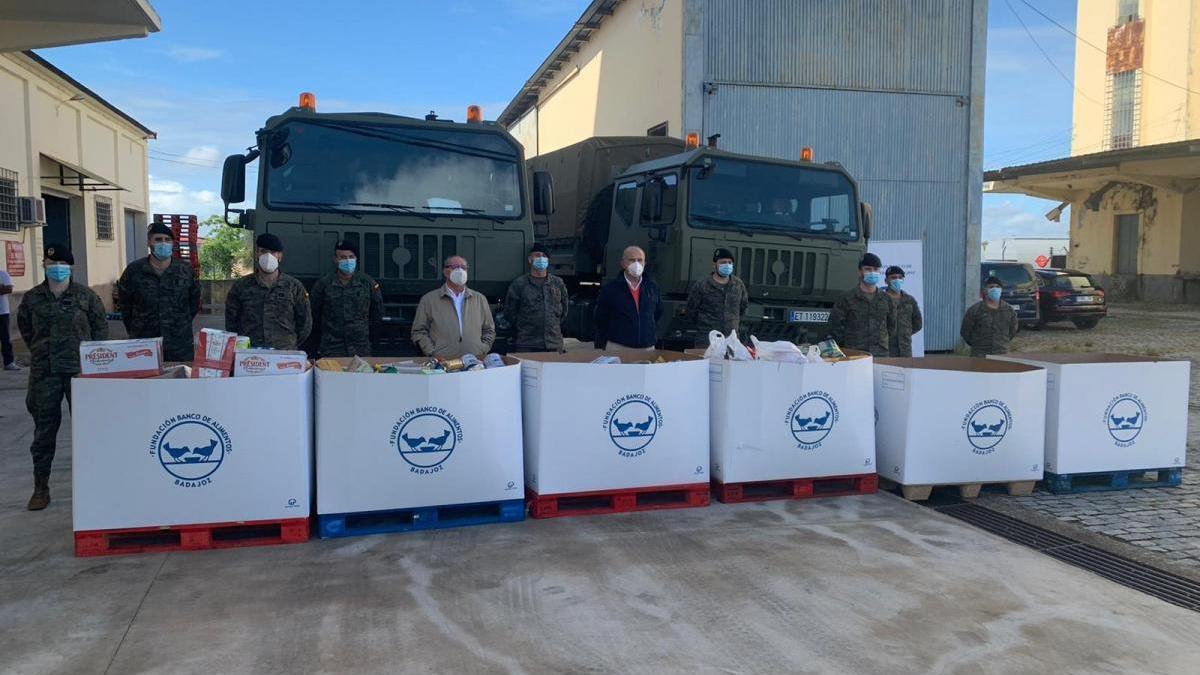 La Brigada Extremadura XI dona 2.500 kilos de comida al Banco de Alimentos