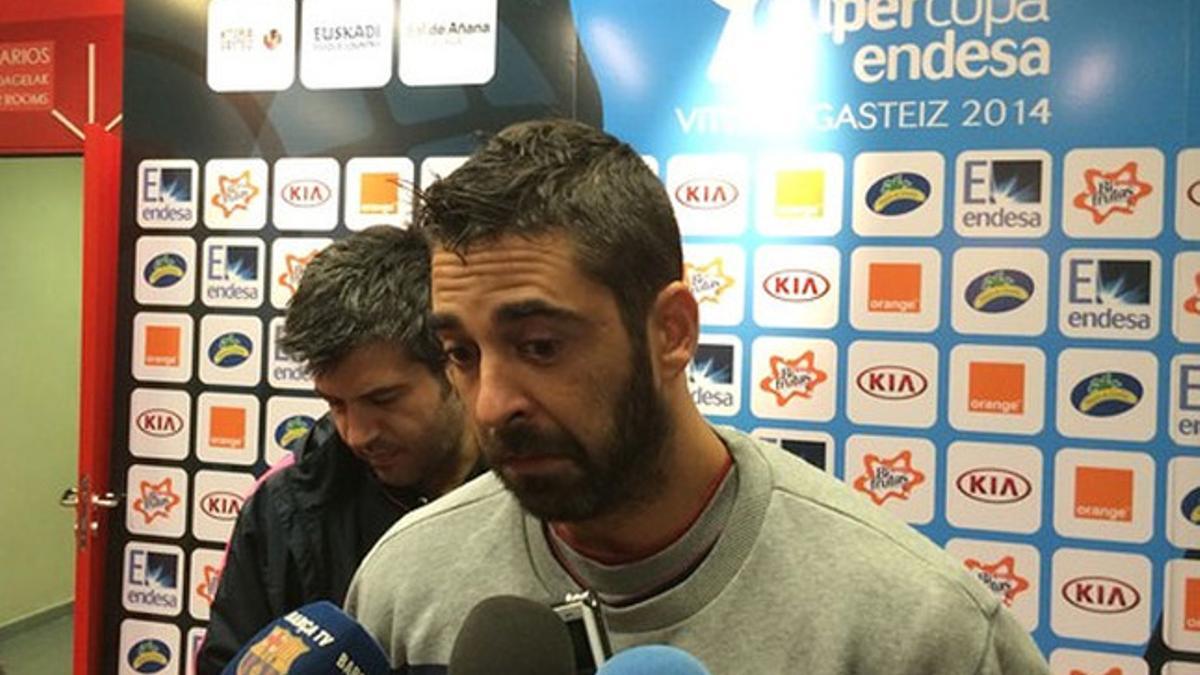 Juan Carlos Navarro atiende a los medios en Vitoria