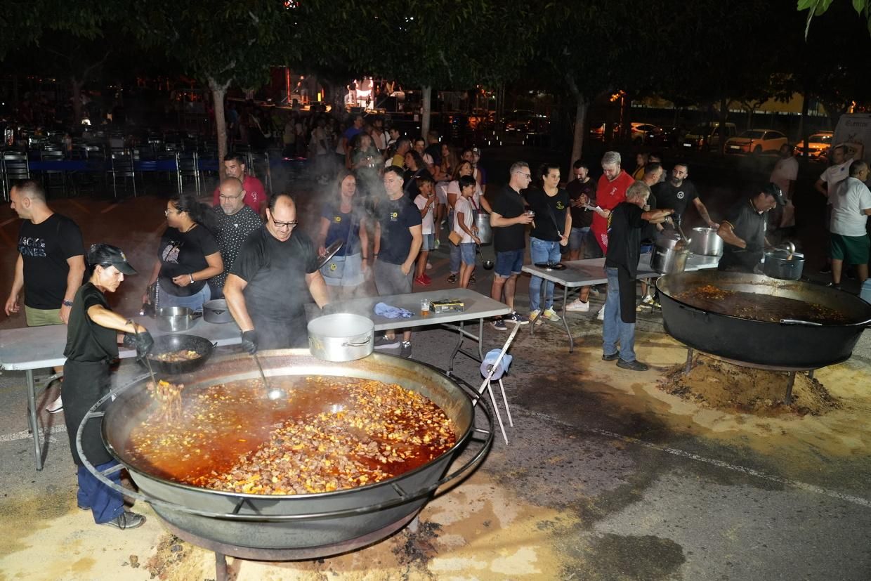 Galería: Les imatges del sopar de tombet de les penyes en les festes de Vila-real