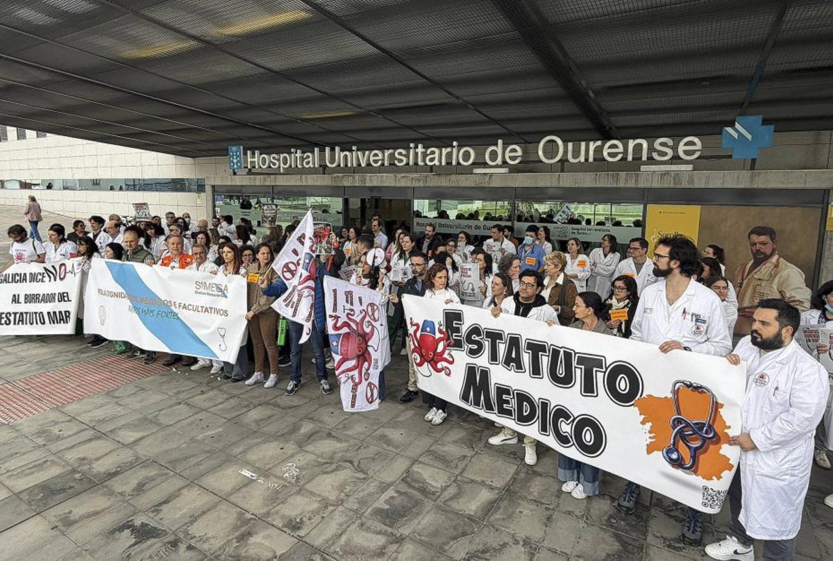 Movilización de médicos, este miércoles, en Ourense. | I. O.