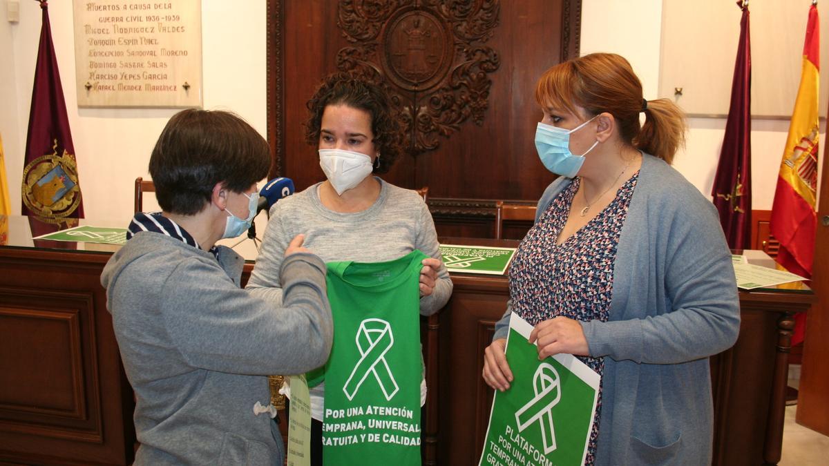 María Dolores Chumillas, Pepa López y Gloria Martín, durante la presentación.