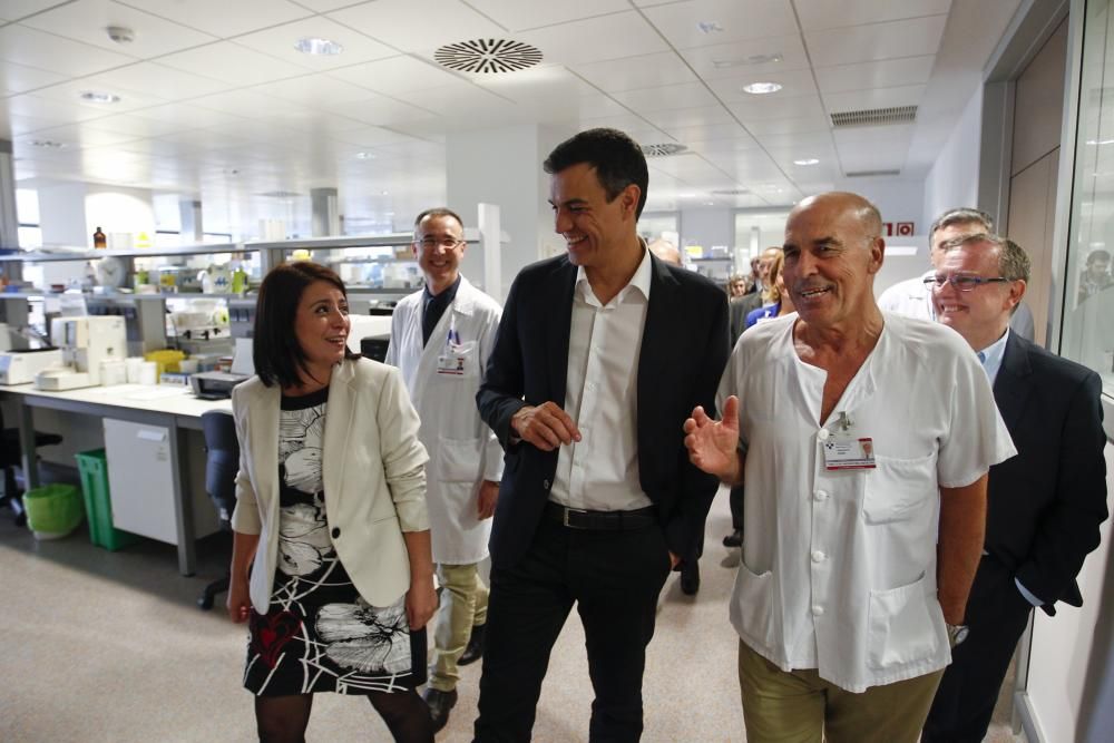 Visita de Pedro Sánchez al HUCA