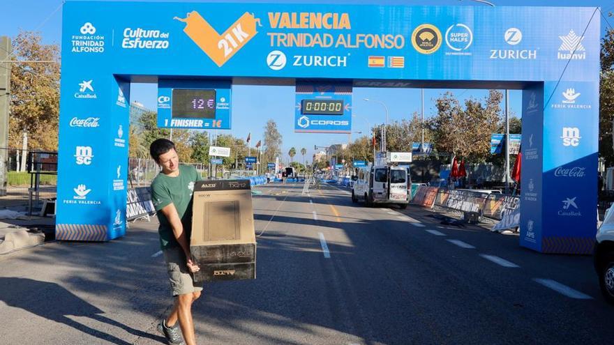 Últimos preparativos para la media maratón de Valencia 2023