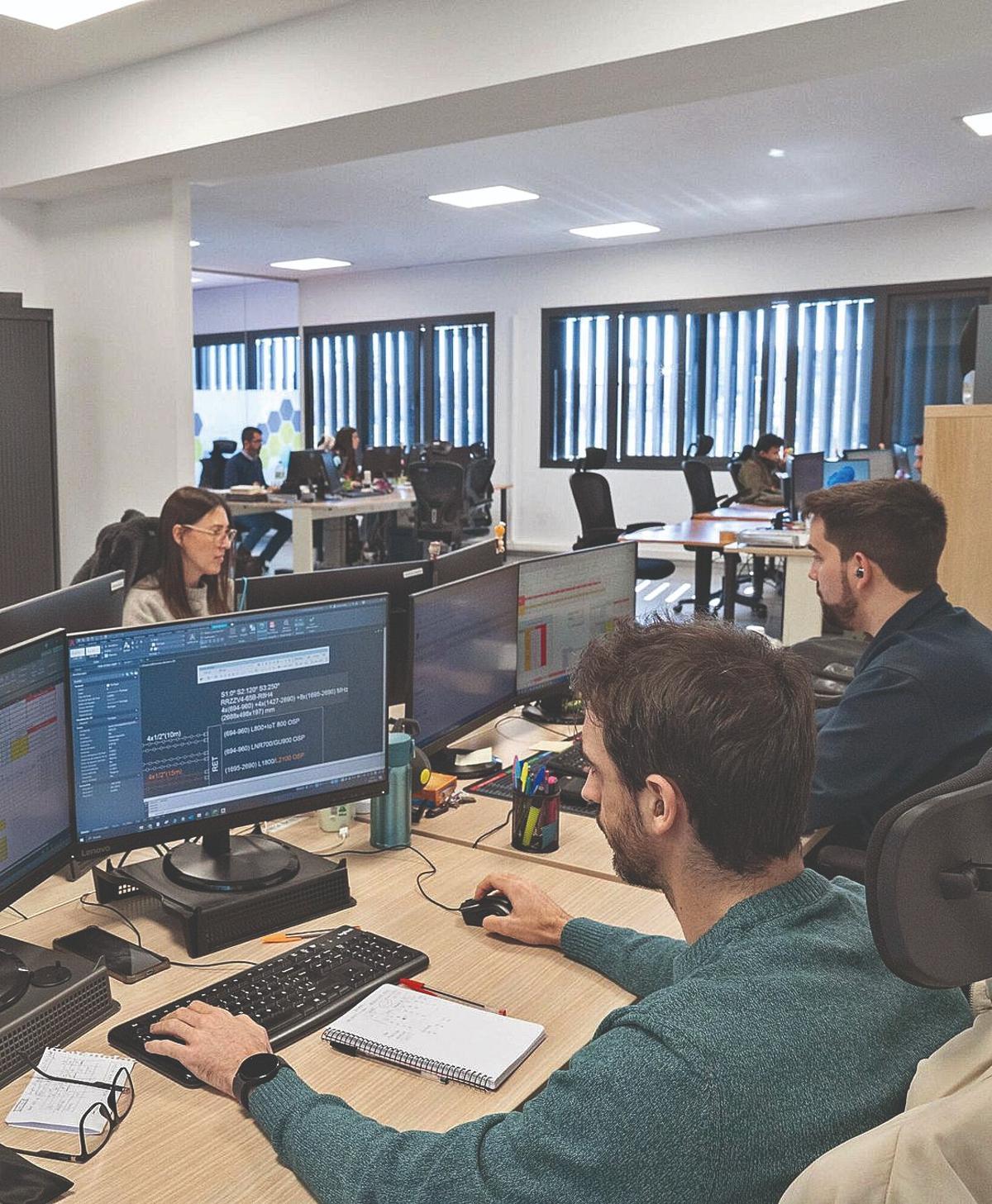 El parque dispone de infraestructuras de uso común que facilitan la actividad diaria y la organización de encuentros profesionales.