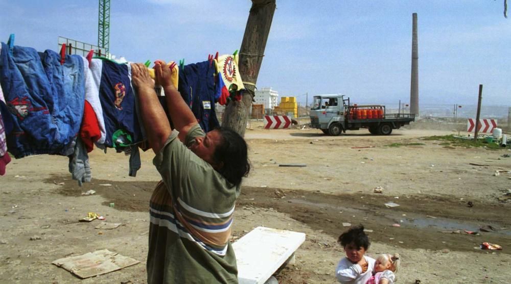 El 25 de mayo de 1999 salía a la calle el primer ejemplar de La Opinión de Málaga. Desde entonces, ha sido testigo del devenir histórico de las dos últimas décadas. Así era el paseo de Poniente