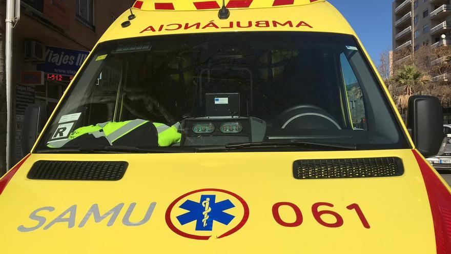 Archivo - Imagen de recurso de una ambulancia del SAMU 061.