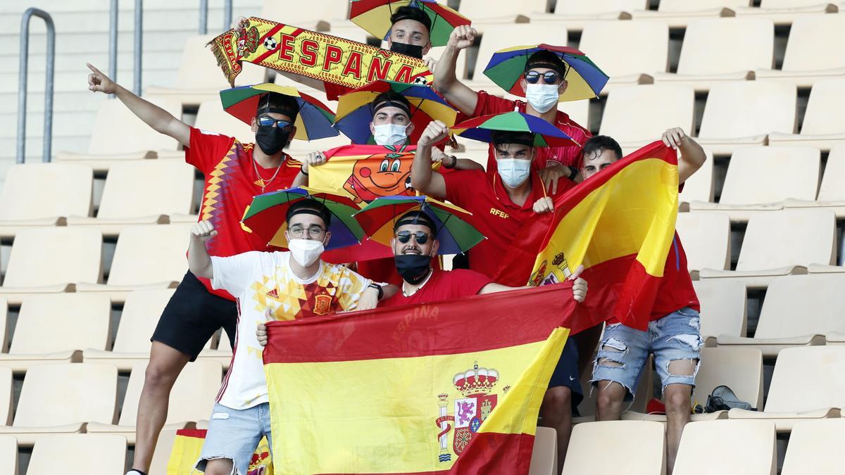 La Cartuja vibra en el partido decisivo de España