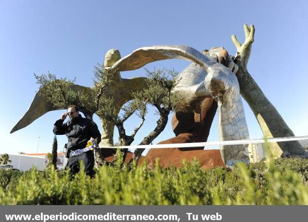 Galería de fotos: Cae la estatua de Ripolles