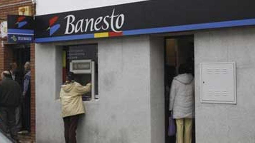 Banesto reconoce que hay &quot;anomalías&quot; en su oficina de Puebla de Obando