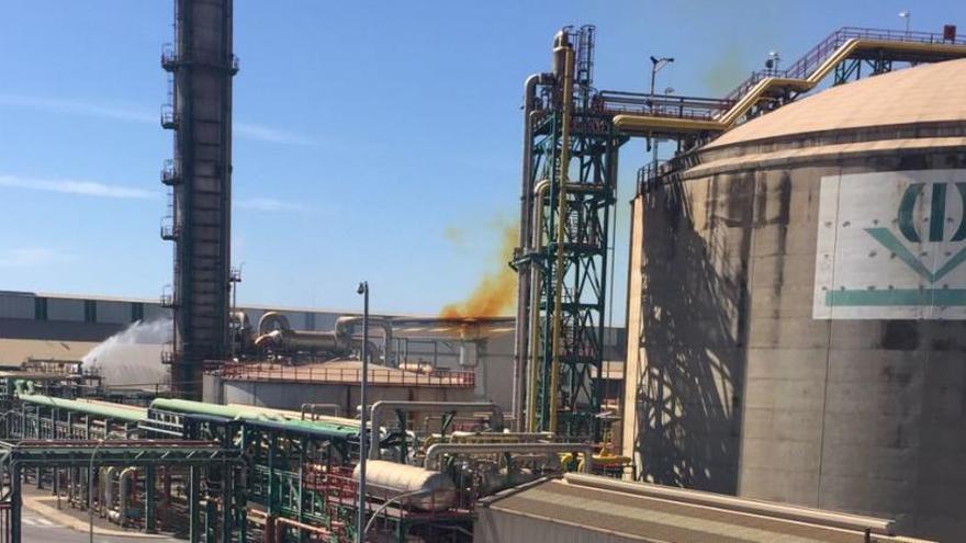 Fuga de gas en una planta de Fertiberia en Sagunt