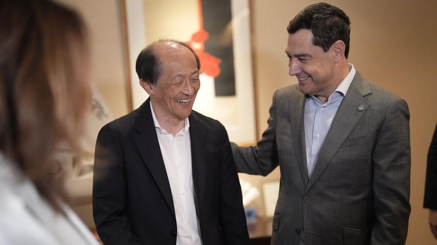 El presidente de la Junta de Andalucía, Juanma Moreno, durante su visita de este jueves al Kioto Research Park.