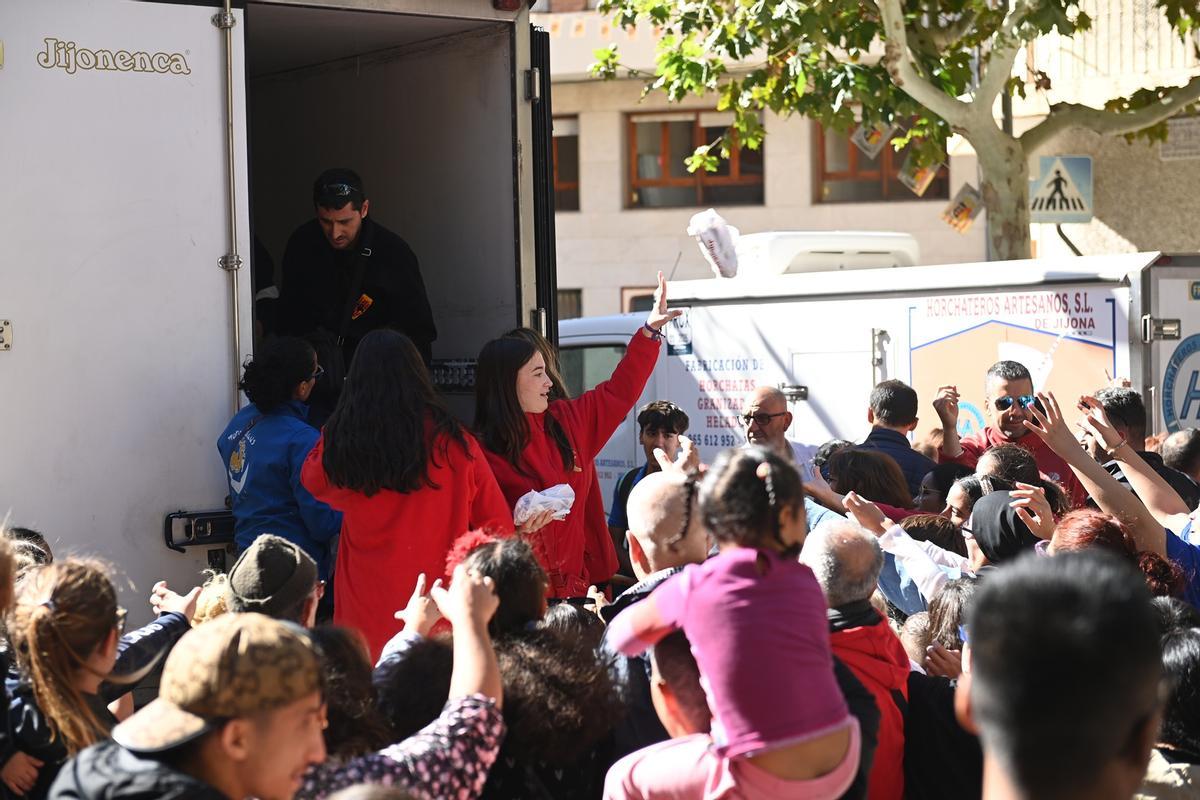Las fiestas de Moros y Cristianos de los Heladeros, una tradición estrechamente vinculada a la historia de las familias jijonencas que se dedican a la elaboración y venta de helados artesanos.