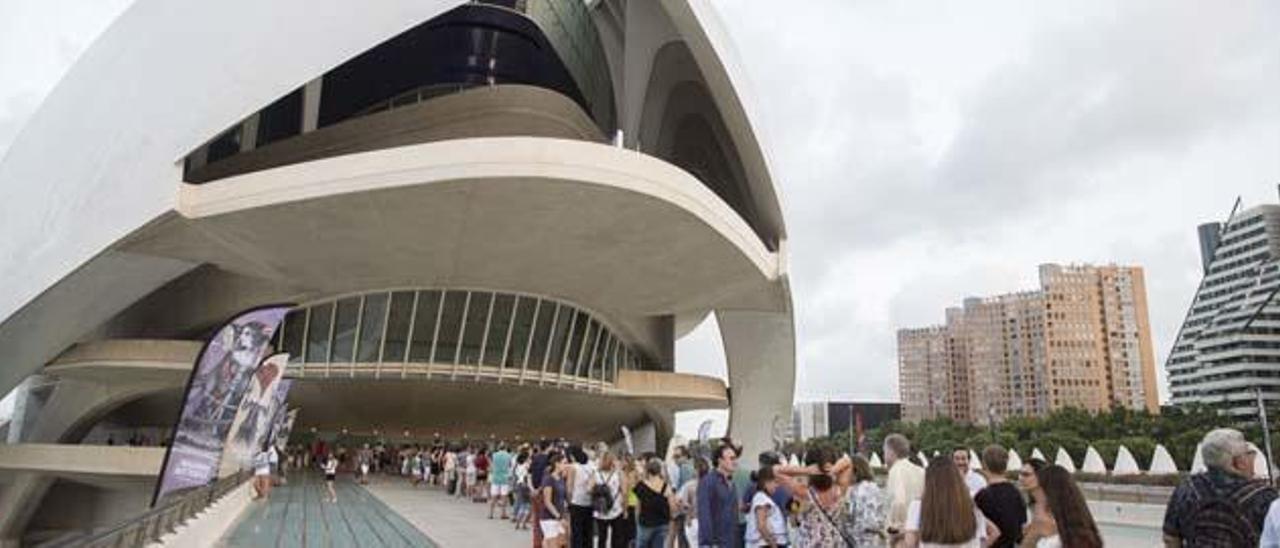 Ciudad de las Artes y las Ciencias, el gran complejo de Calatrava costó cerca de 1.100 millones de euros.