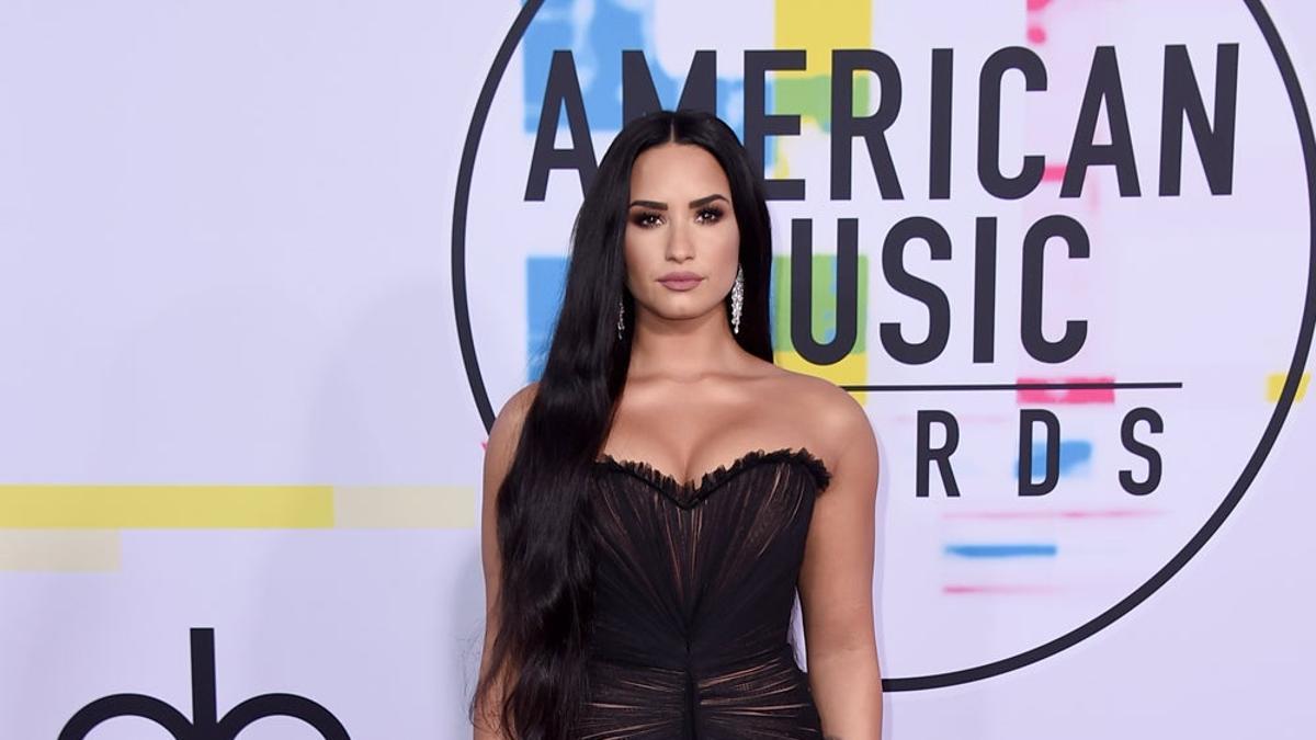 Demi Lovato en la alfombra roja de los AMAs 2017