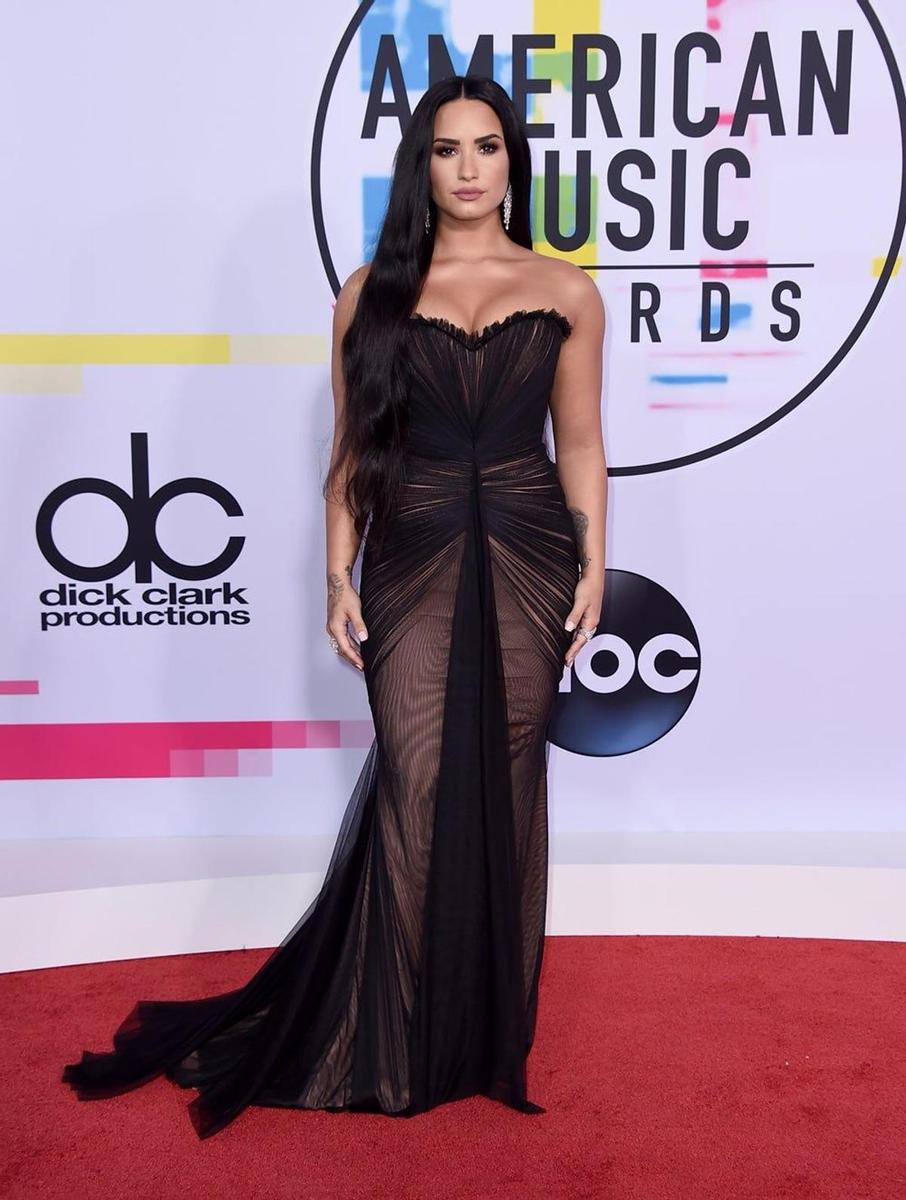 Demi Lovato en la alfombra roja de los AMAs 2017