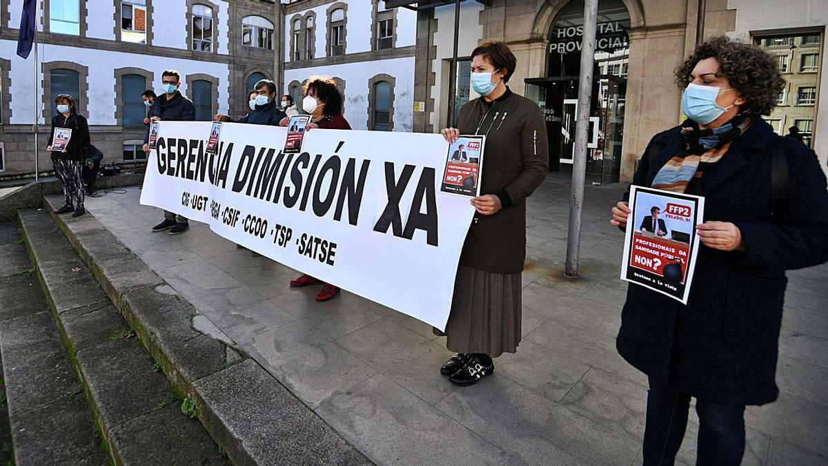 La protesta de CIG, UGT, Omega, CSIF, CC OO, TSP y Satse. |   // G.SANTOS