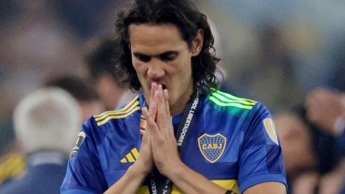 Cavani, lamentándose con Boca Juniors