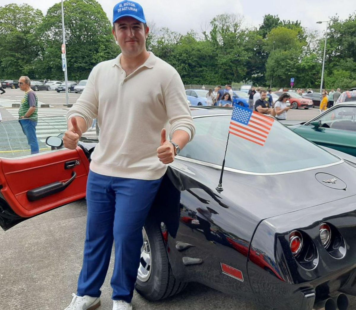 Marco Fernández, con su Corvette. | LL P.