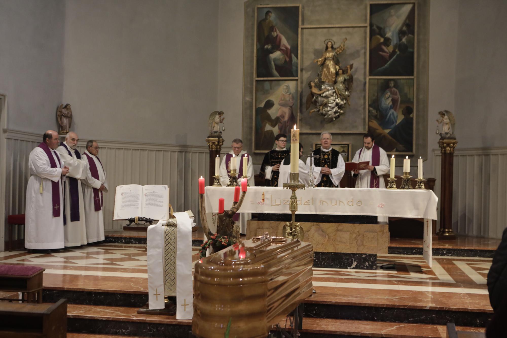 El funeral de "Don Manuel", Manuel Prieto, sacerdote en Laviana 36 años