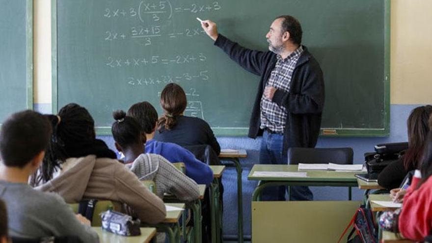 Despedir a los profesores interinos en verano es ilegal