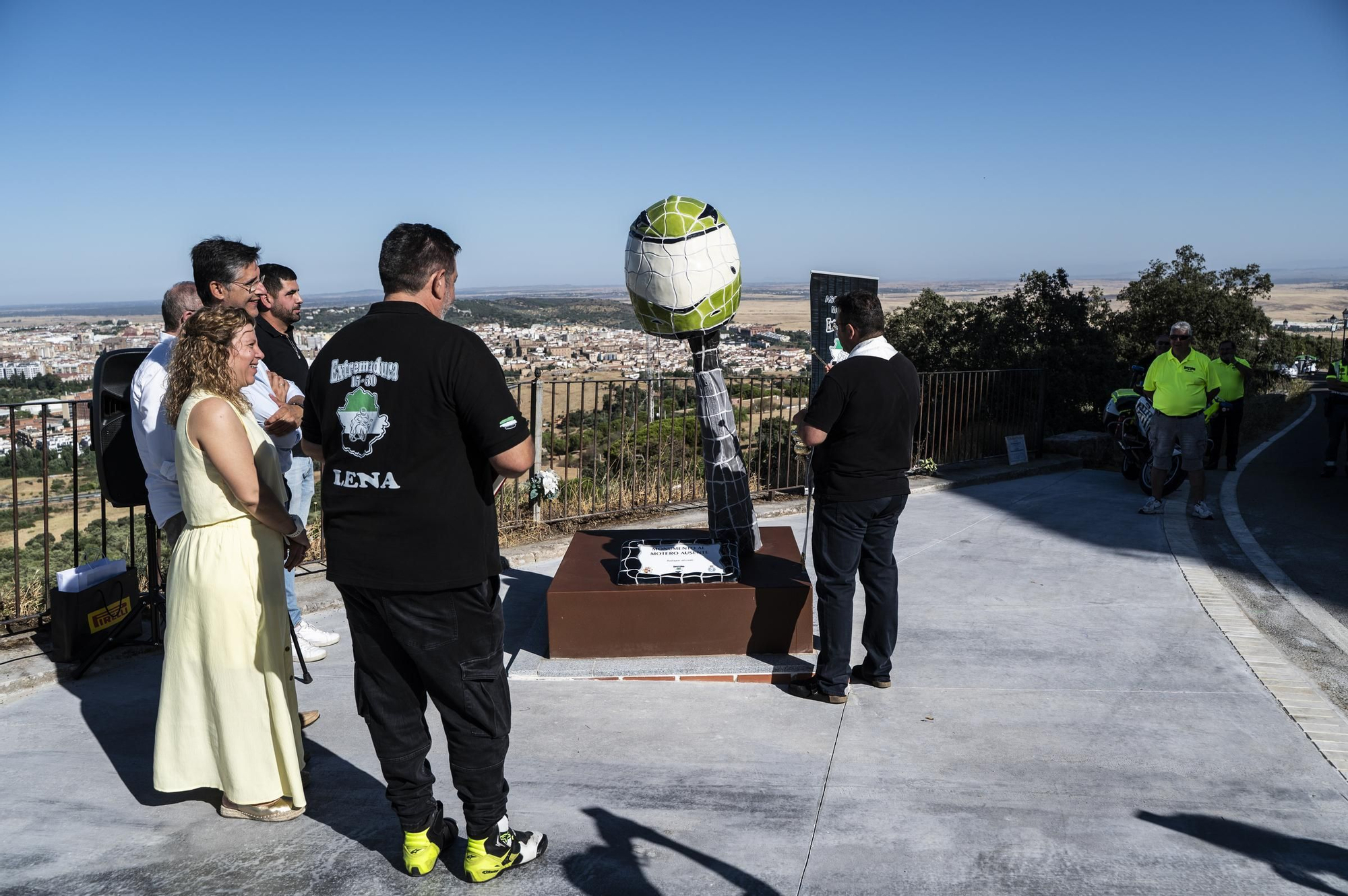 Fotogalería | Así es el monumento al motero ausente de Cáceres