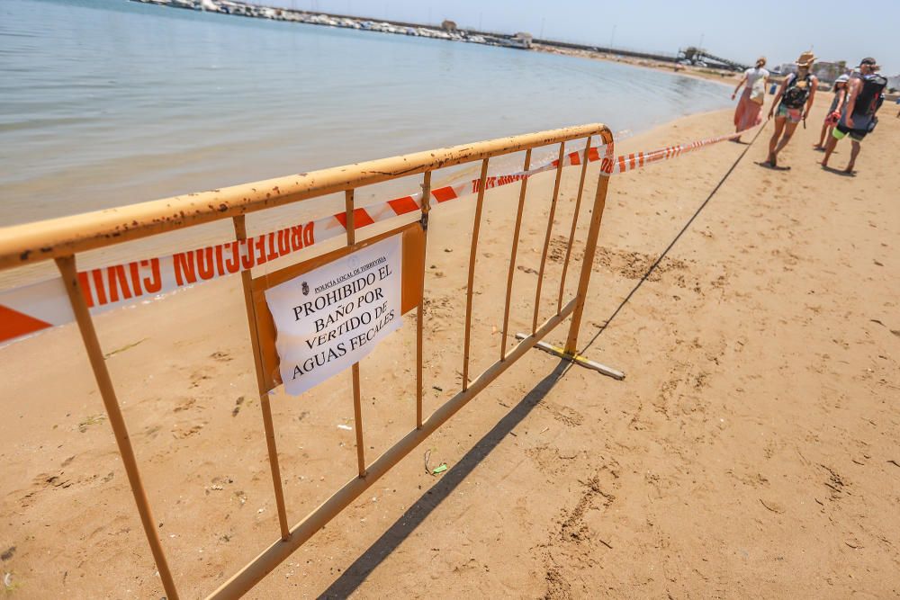 Algunos bañistas no respetaron el precinto municipal de prohibición del baño