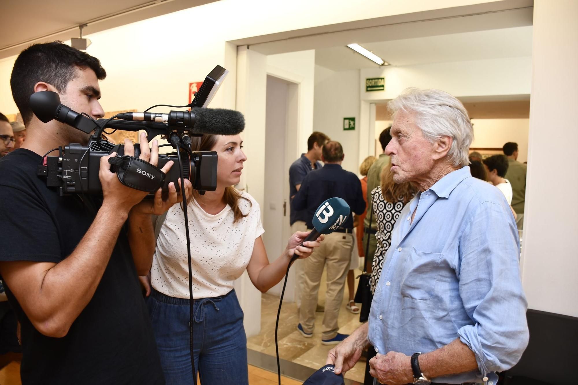 Vernissage mit Hollywood-Star: Michael Douglas bei der Vernissage von Vater und Tochter Zupan auf Mallorca