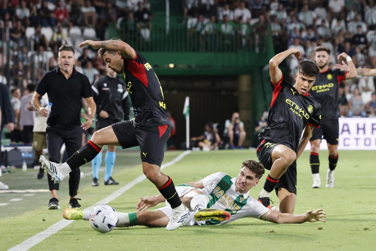 Percan pugna por el esférico durante la segunda mitad del duelo ante el Girona.