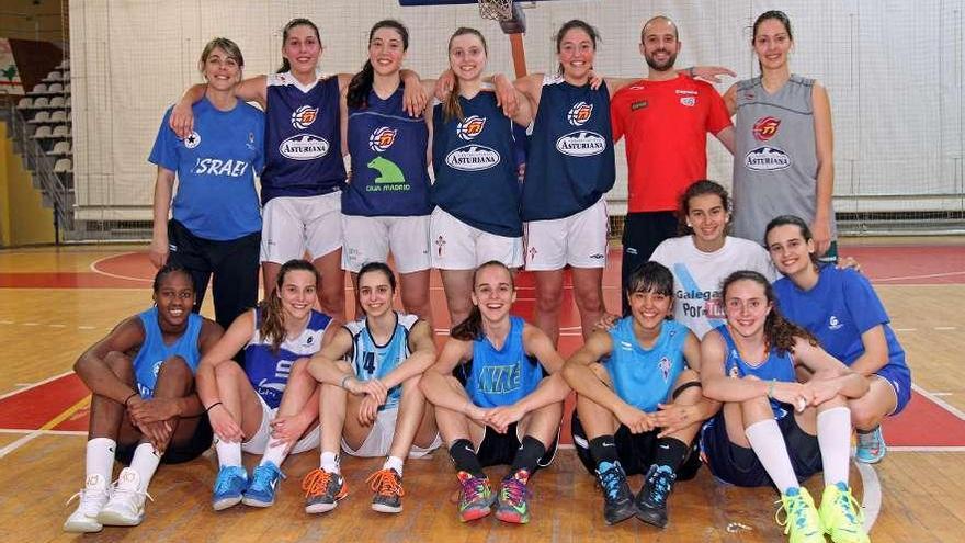 El equipo juvenil del Celta Selmark que participa en el Nacional de Guadalajara. // Marta G. Brea